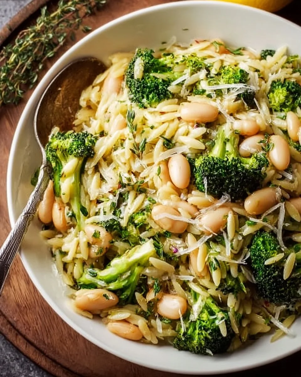 Orzo aux brocolis, haricots blancs, citron et parmesan