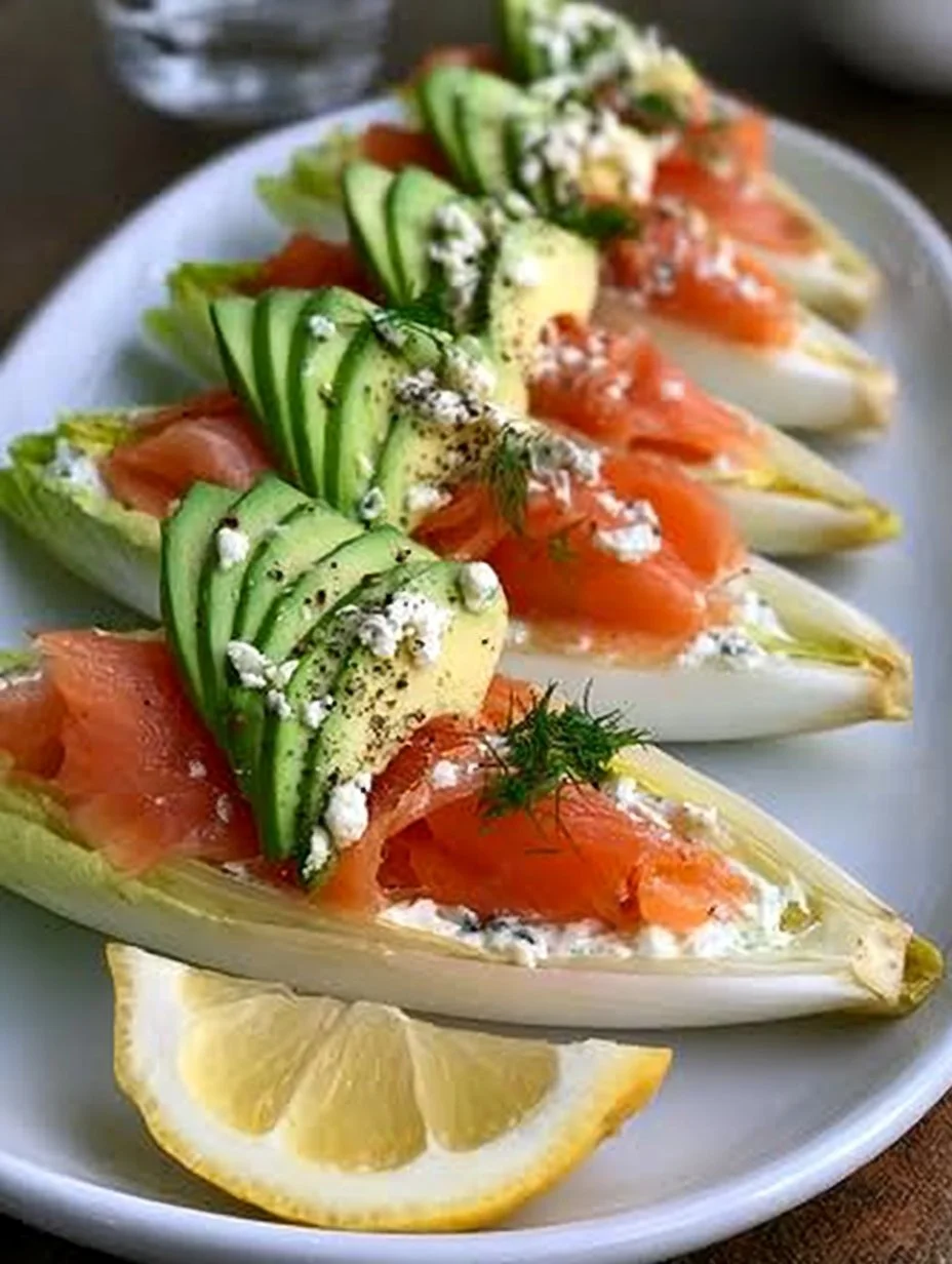 Barquettes d’Endives au Saumon Fumé, Avocat et Fromage Frais