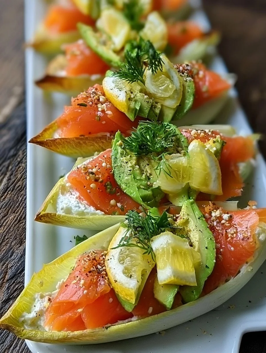 Barquettes d’endives au saumon fumé, avocat et fromage frais